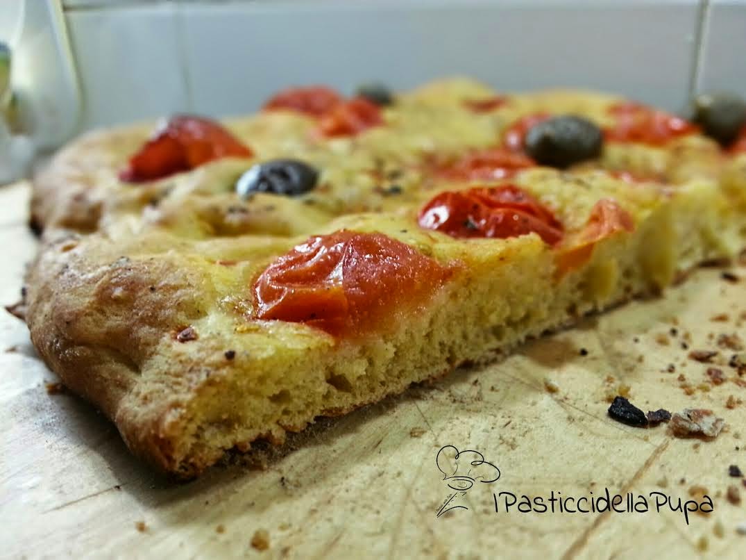 Focaccia zucca e ciliegini.jpg