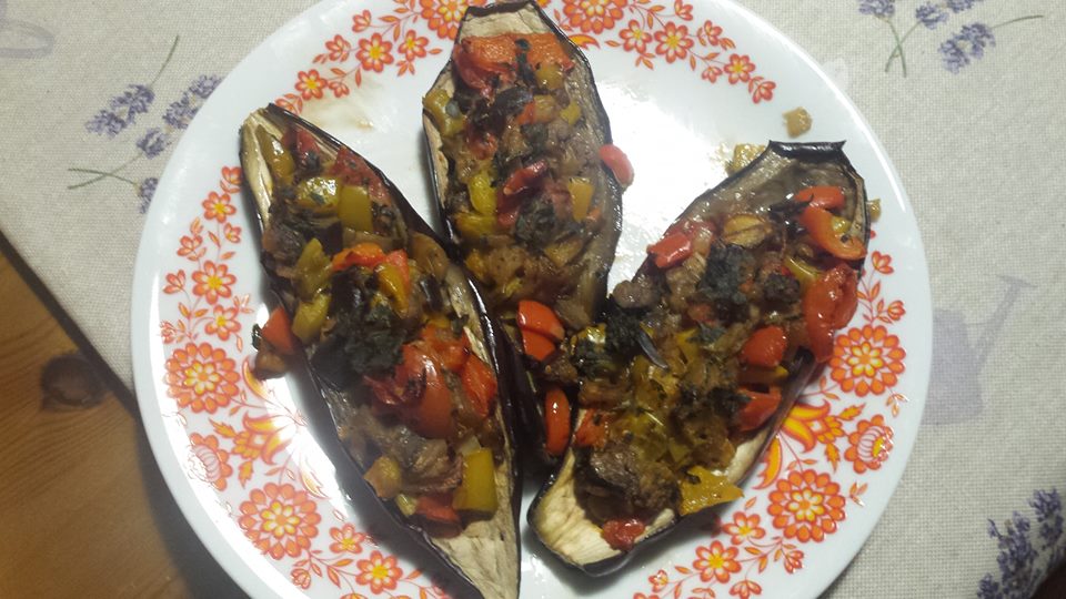 BARCHETTE DI MELANZANE RIPIENE DI VERDURE.jpg