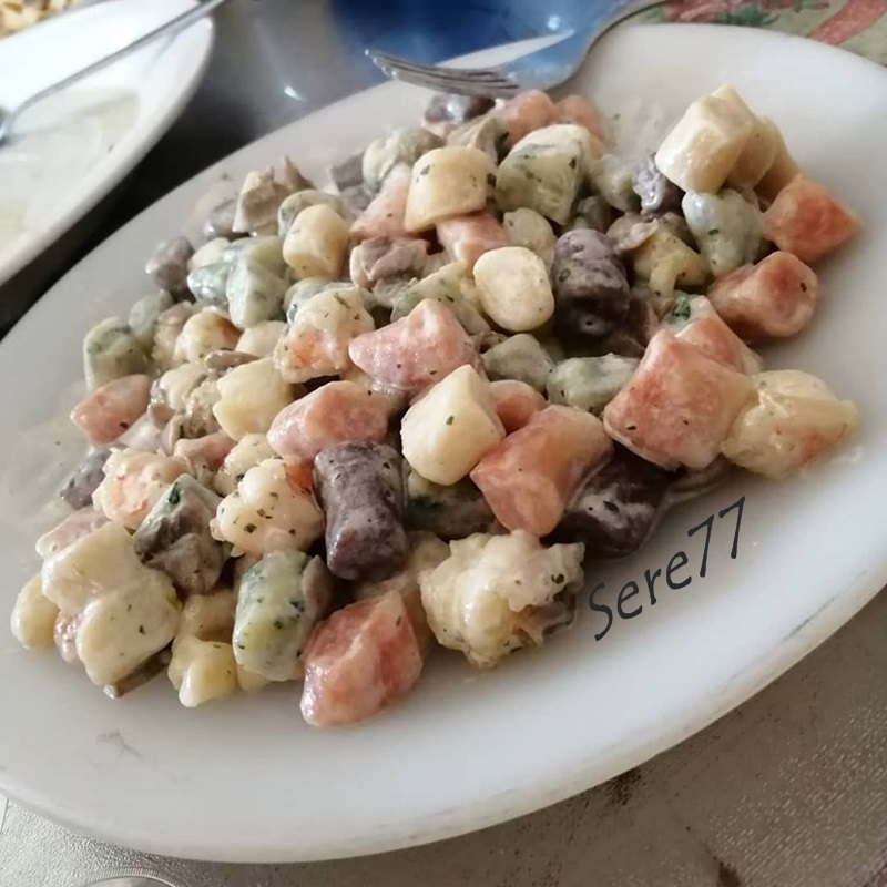 gnocchi 4colori funghi gamberetti e panna.jpg