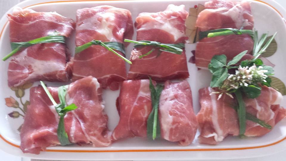 FAGOTTINI DI CRUDO PHILADELPHIA E NOCI.jpg