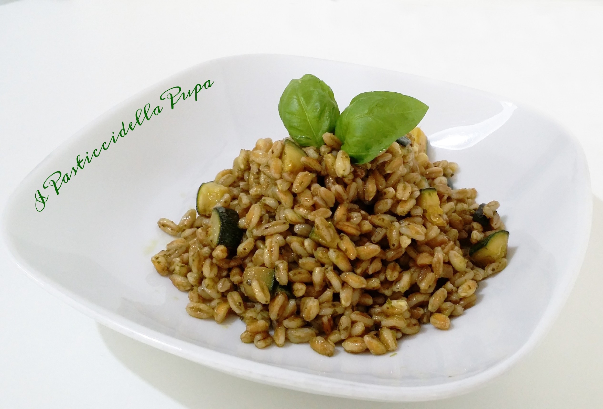 Farro zucchine e pesto.jpg